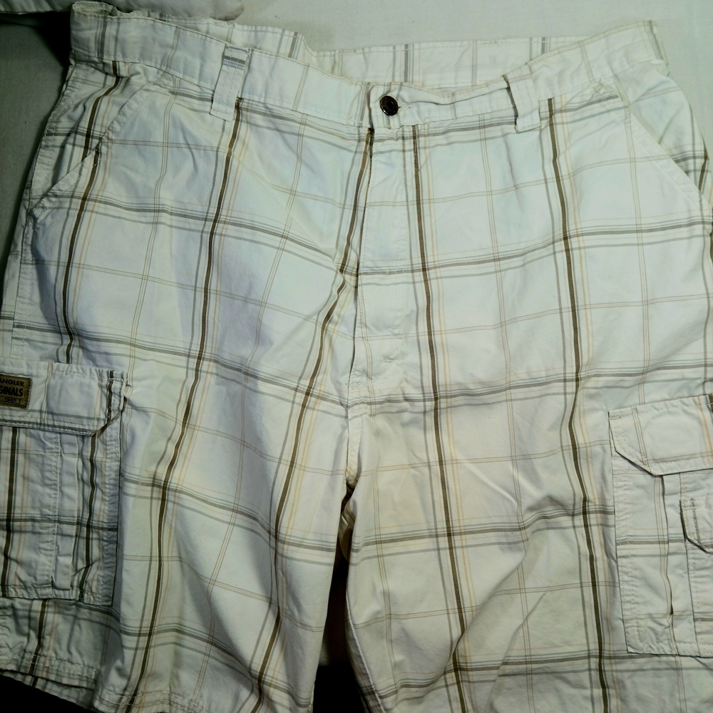 Wrangler Men's White and Brown Plaid Cargo Shorts Men's Size 40
